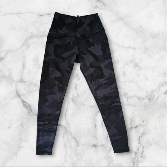 Lululemon Size 6 High Rise Camo Wunder Under - Picture 1 of 4